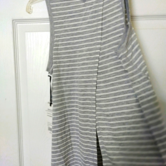 yoga-Lic-ious grey top size medium - Picture 3 of 4